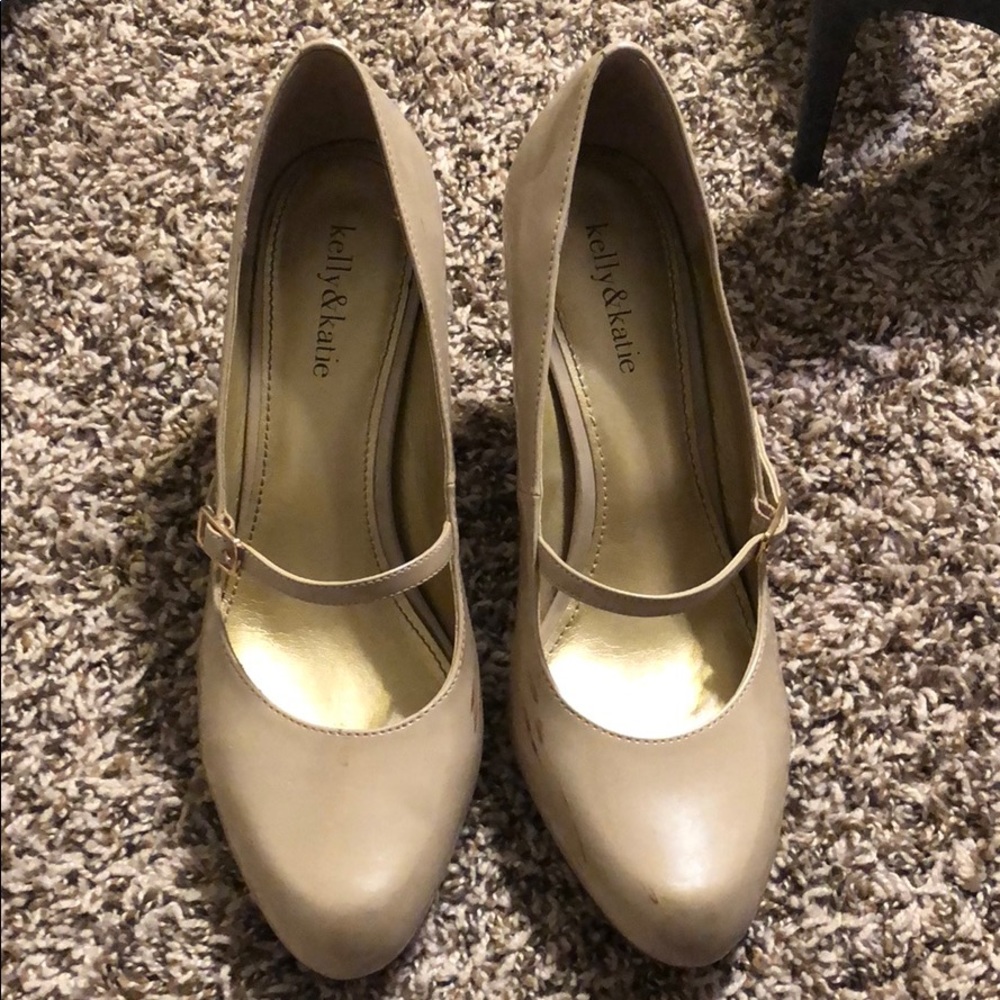 Nude heel